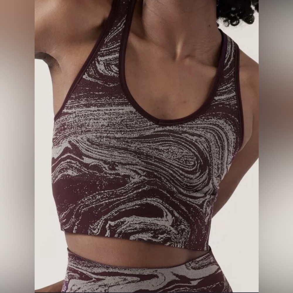 NWT Athleta Aurora Seamless Shine Tank
Size Small - Picture 1 of 7